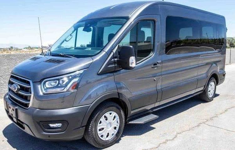 14人乗りバンのFORD・Transit