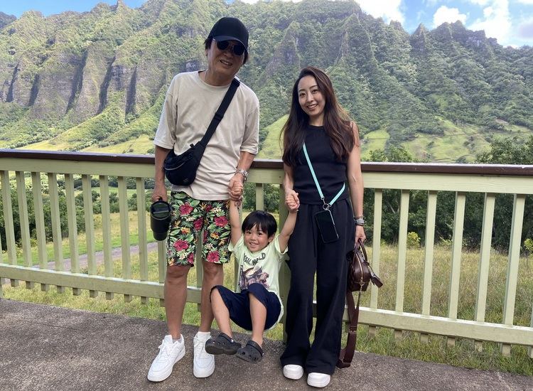 クアロアランチのツアーに参加している家族
